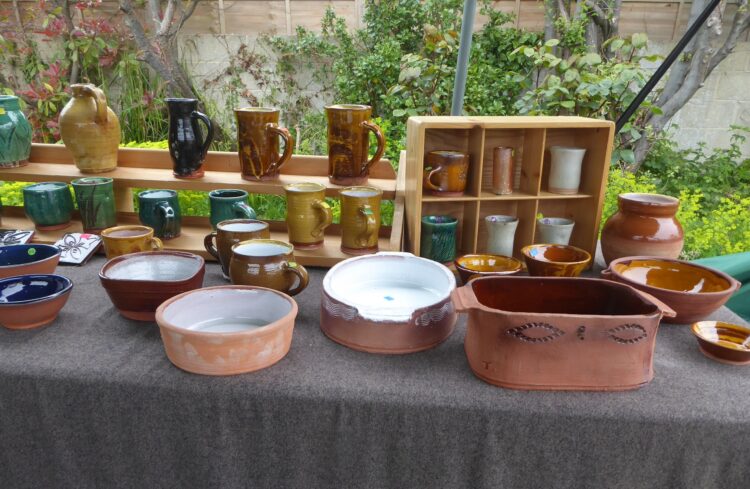 Earthenware pots - Earthenware clay and glazes