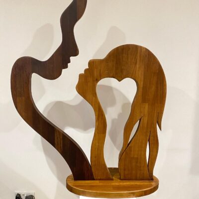 Kiss - Oak wood - 1 metre - by Stephen Rickman