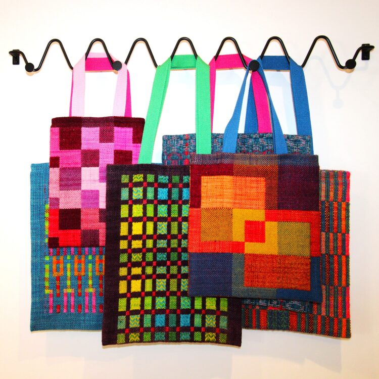Selection of woven bags - Textiles